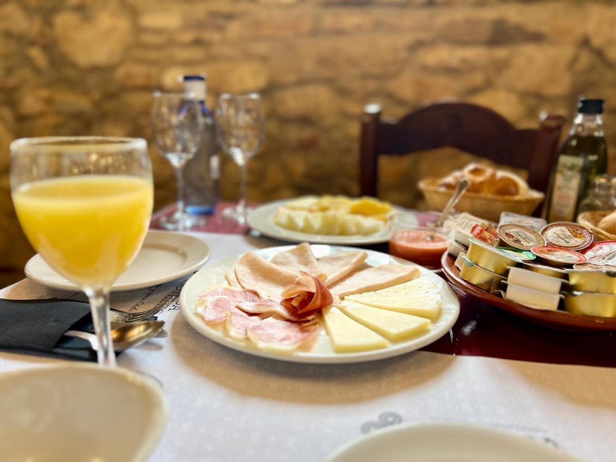 Tugasa Hotel Y Casas Rurales La Posada 비알루에나델로사리오 외부 사진