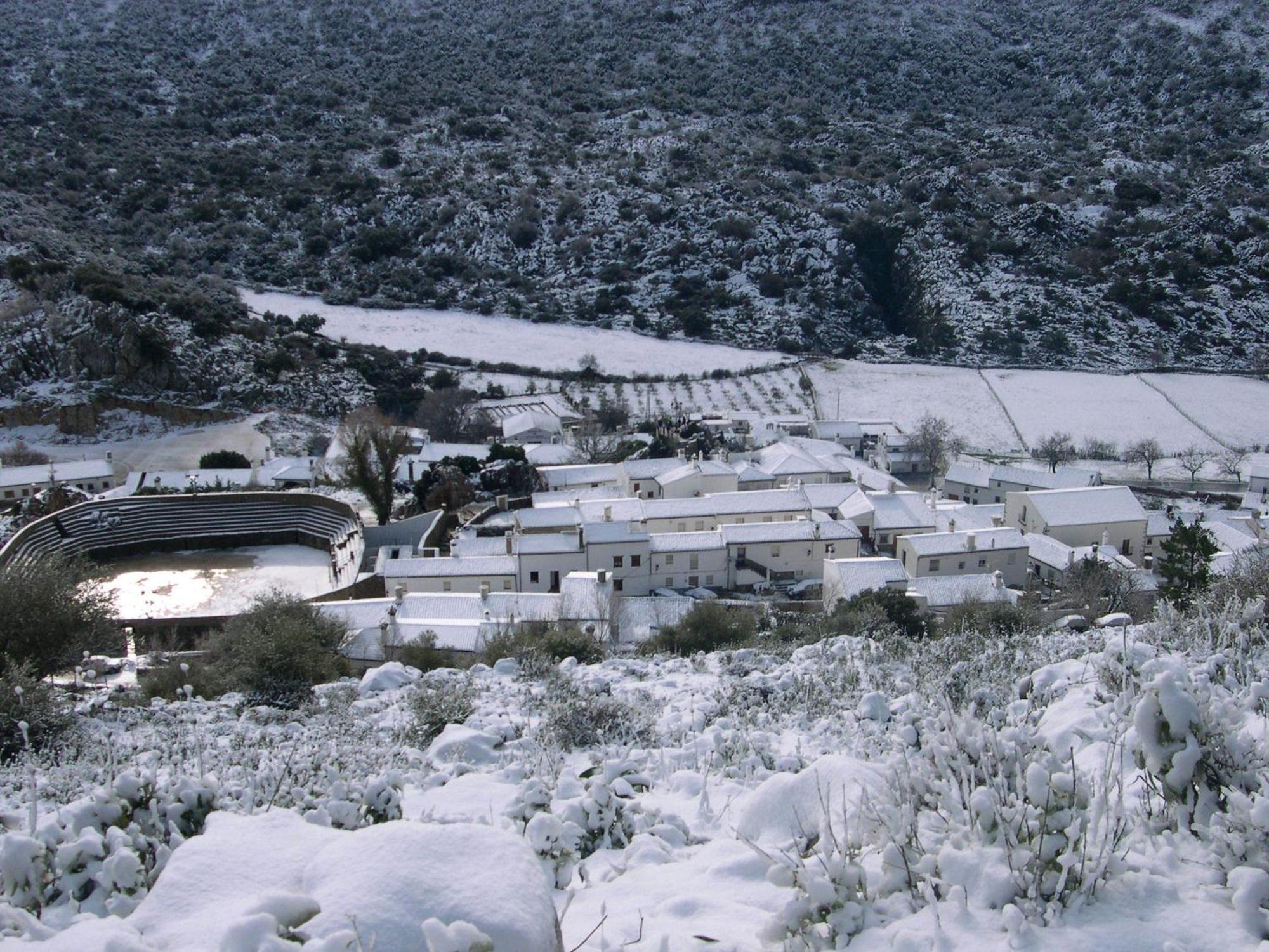 Tugasa Hotel Y Casas Rurales La Posada 비알루에나델로사리오 외부 사진