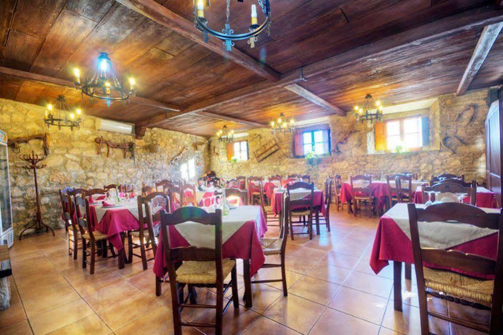 Tugasa Hotel Y Casas Rurales La Posada 비알루에나델로사리오 외부 사진